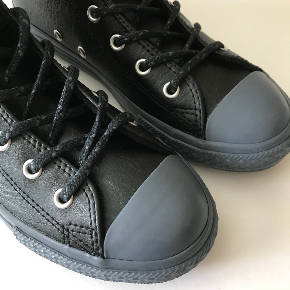 Kids black leather high top Converse Sneaker - Picture 6 of 7